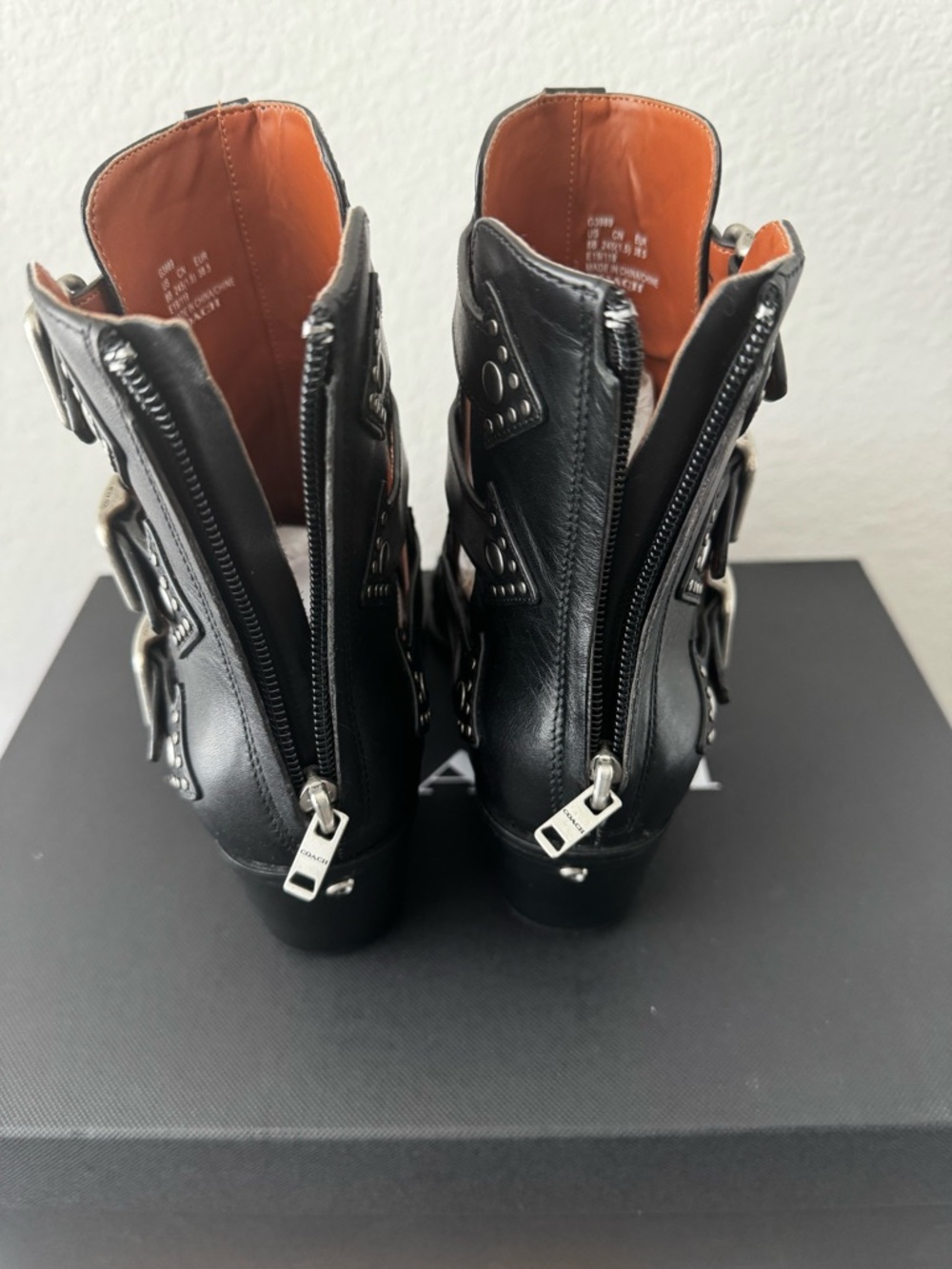 Coach Phoebe Studded Leather Buckle Ankle Boots Black Size 8 B Moto Western - Picture 2 of 7